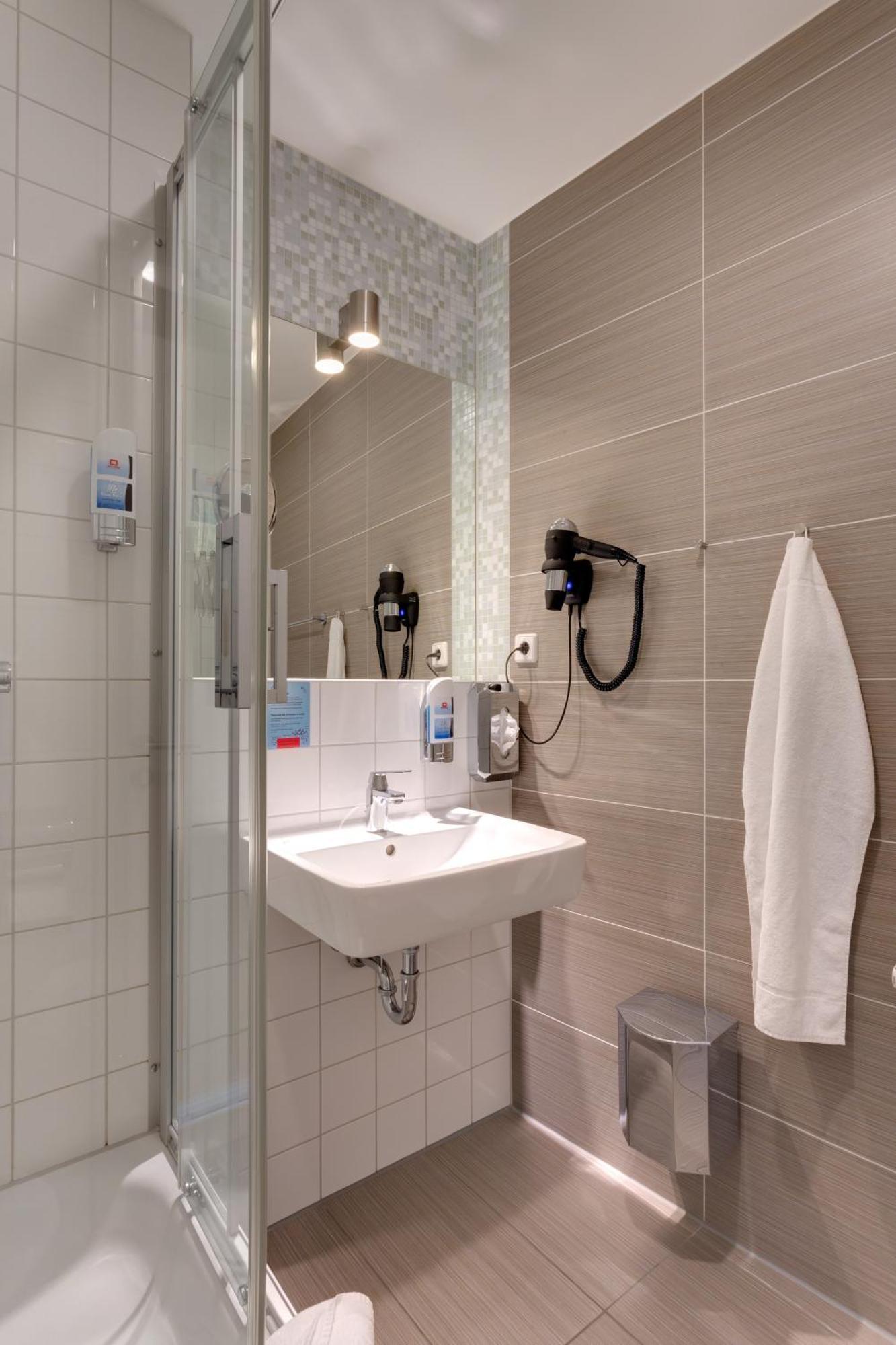 Meininger Hotel Berlin Alexanderplatz Pokoj fotografie